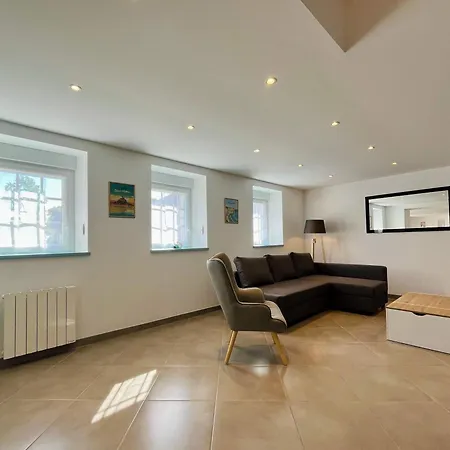 Le De La Fontaine - Spacious House *