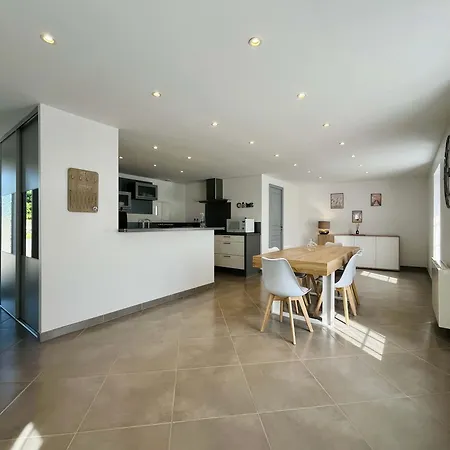 Le De La Fontaine - Spacious House Ferienhaus