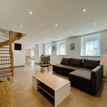 Le De La Fontaine - Spacious House Ferienhaus *