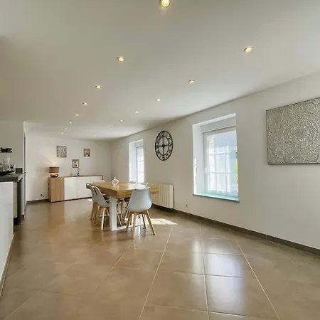 Le De La Fontaine - Spacious House