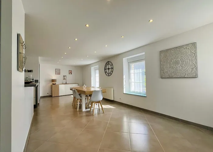 Le De La Fontaine - Spacious House