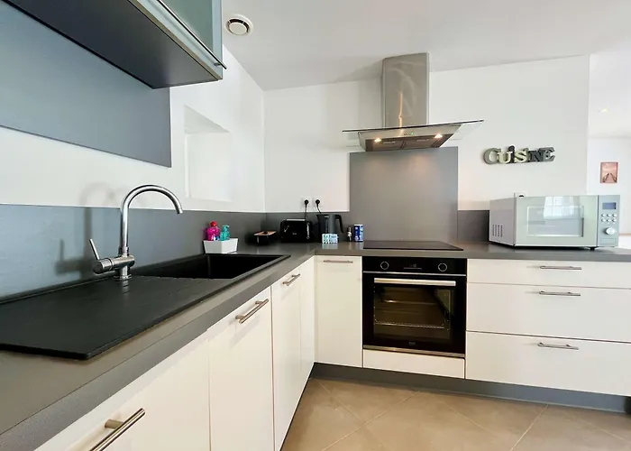 Prázdninový dům Le De La Fontaine - Spacious House *