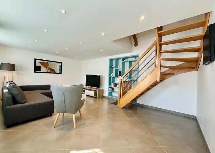 Prázdninový dům Le De La Fontaine - Spacious House *